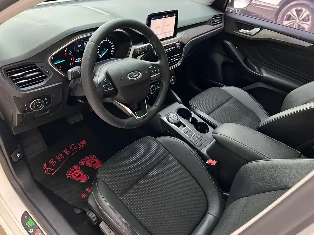 Focus Hatchback EcoBoost 180 Auto Sharp Trend