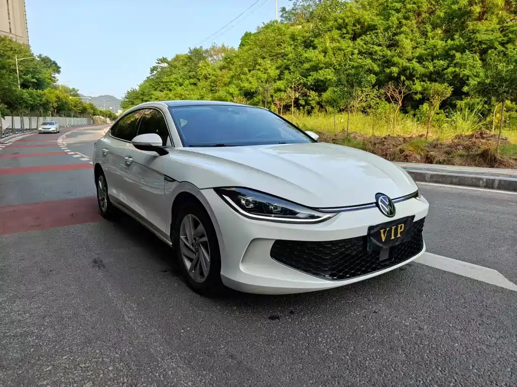 Lamando Lamando L 280 TSI DSG Dazzle Hot