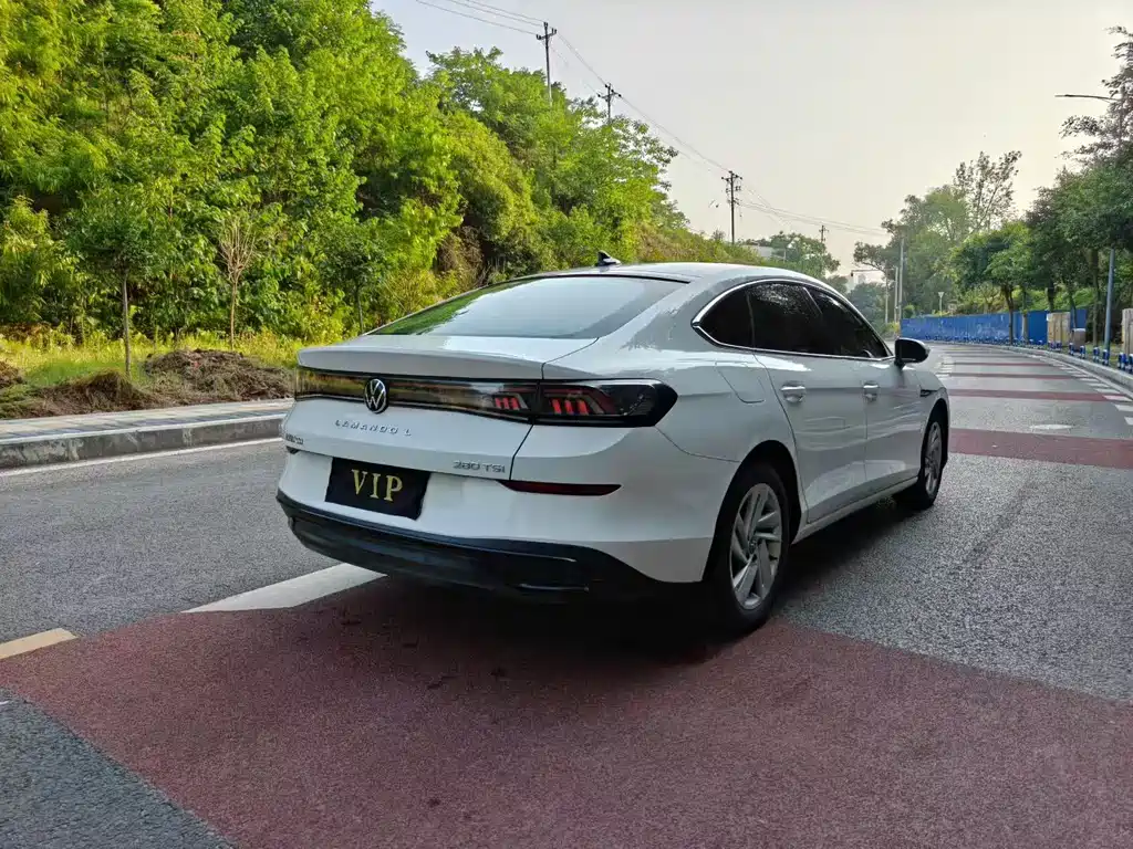Lamando Lamando L 280 TSI DSG Dazzle Hot