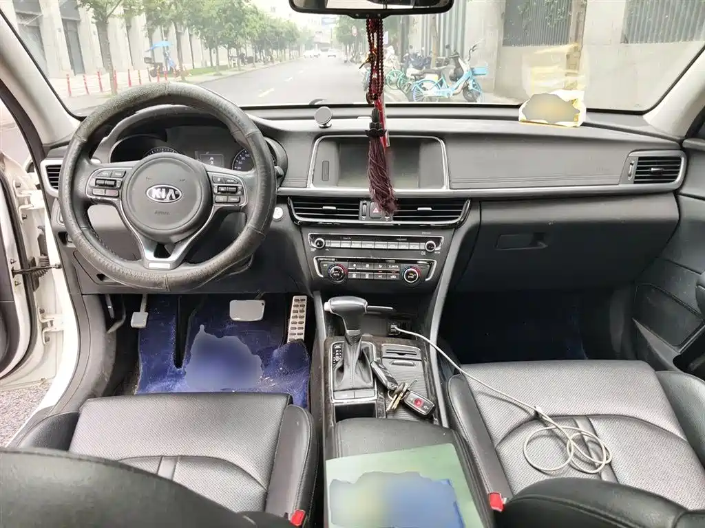 Kia K5 1.6 T Auto LUX