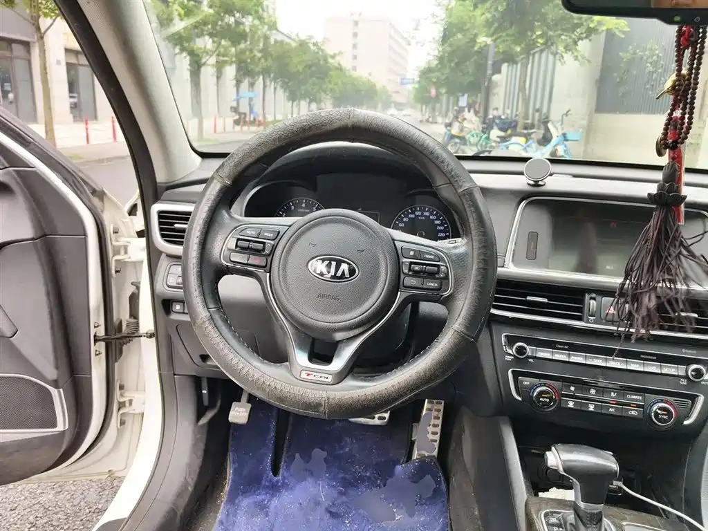 Kia K5 1.6 T Auto LUX