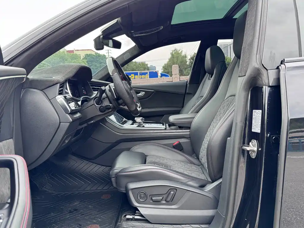 Audi Q8 55 TFSI Luxury Dynamic