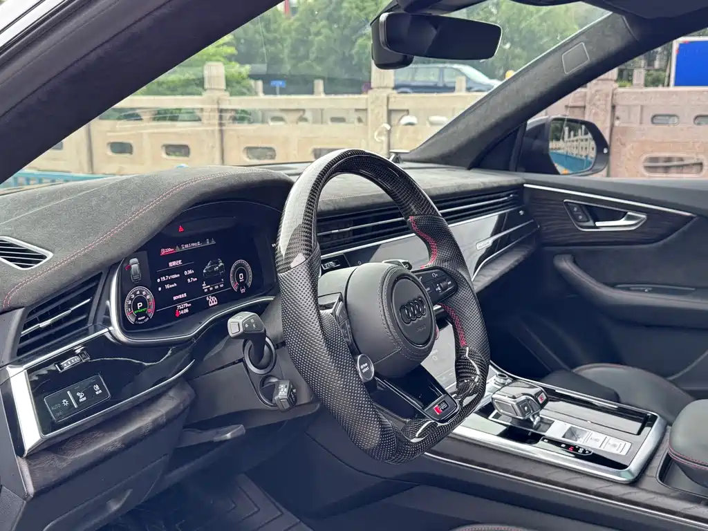 Audi Q8 55 TFSI Luxury Dynamic