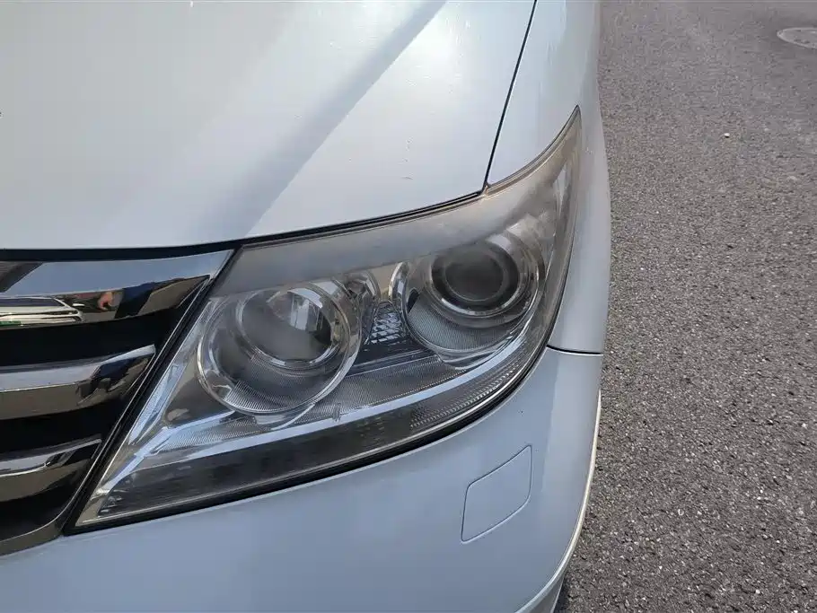 Elysion 2.4 L VTi-S Distinguished