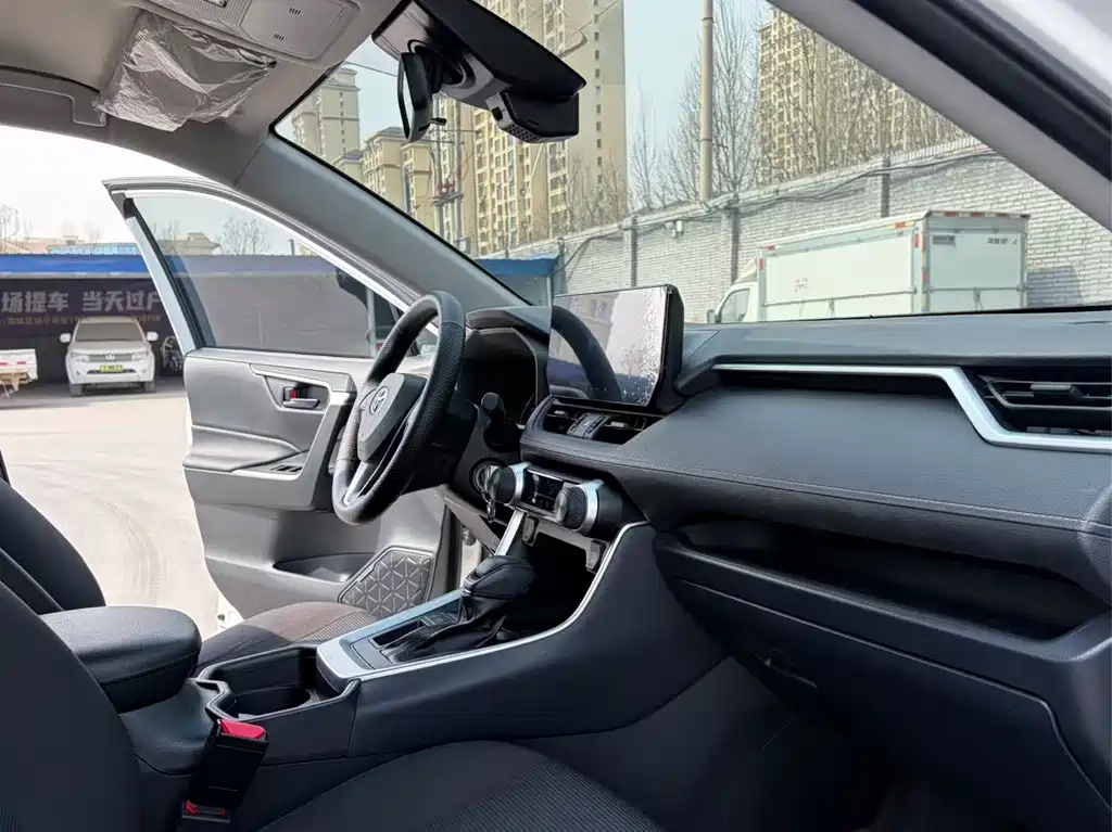 RAV4 2.0 L CVT 2 WD Urban