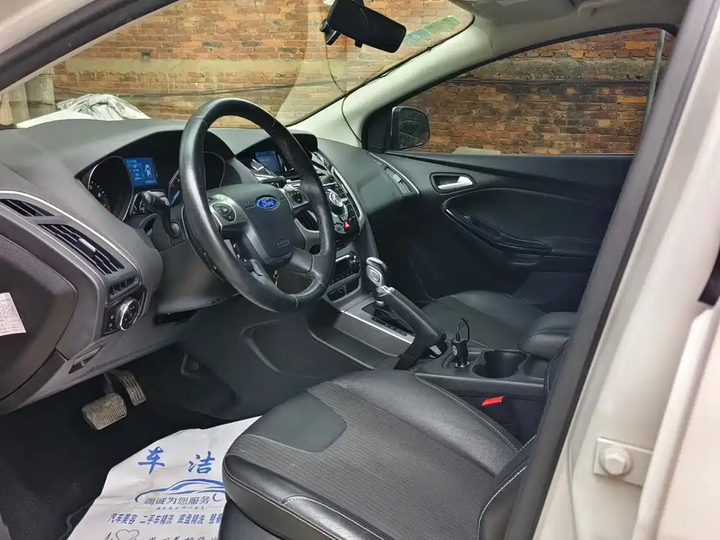 Focus Hatchback 2.0 L Auto Luxury Sport