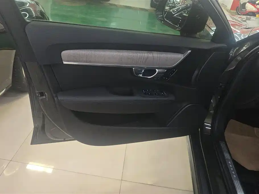Volvo V90 Cross Country B5 AWD Smart Vision