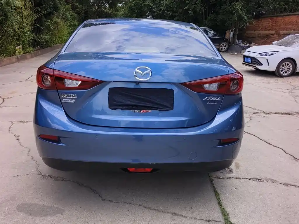 Mazda 3 Axela Sedan 1.5 L Auto Luxury