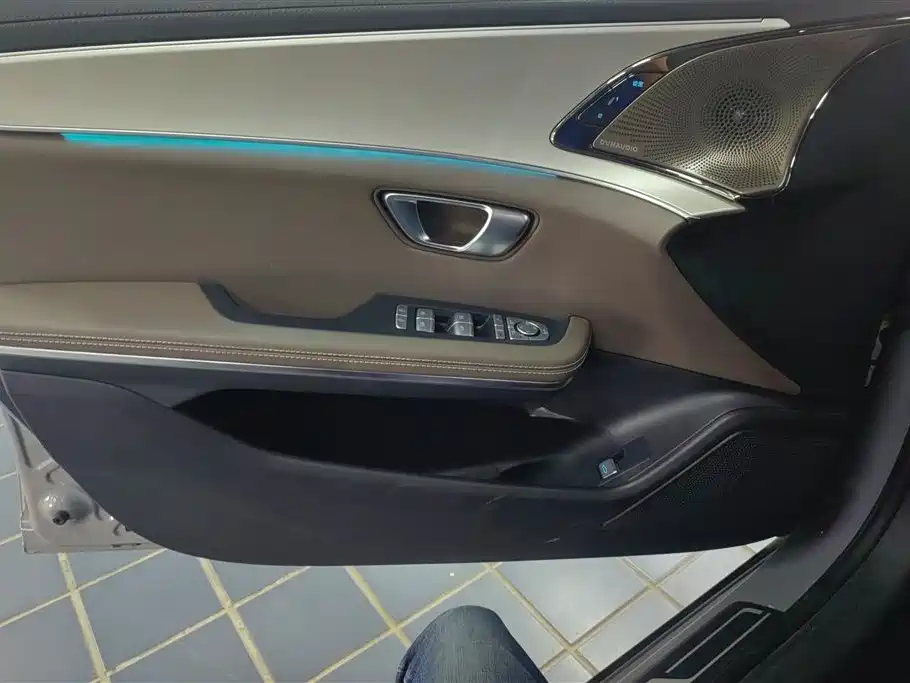 Han DM-i Smart Drive 125 KM Honored
