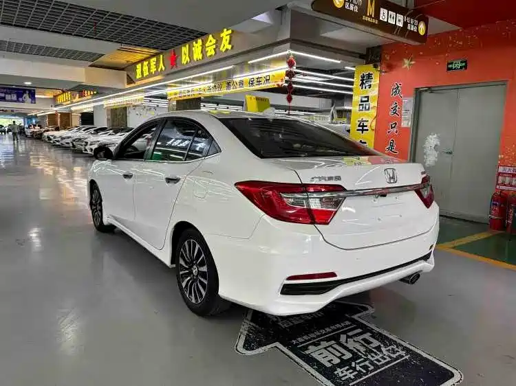 Crider 1.8 L Auto Luxury