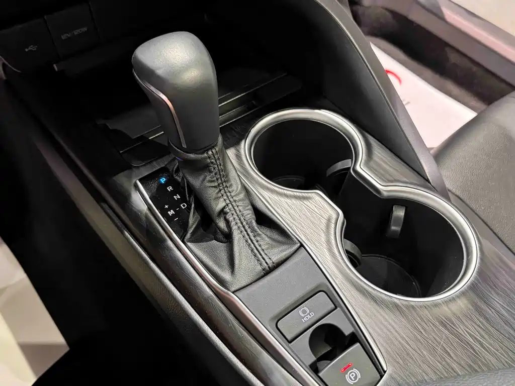 Camry 2.0 G Luxury