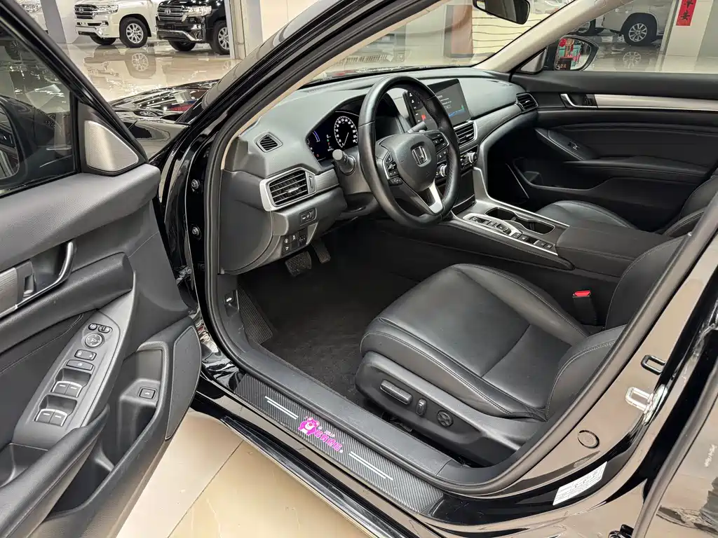Accord Sharp· Hybrid 2.0 L Sharp Leading