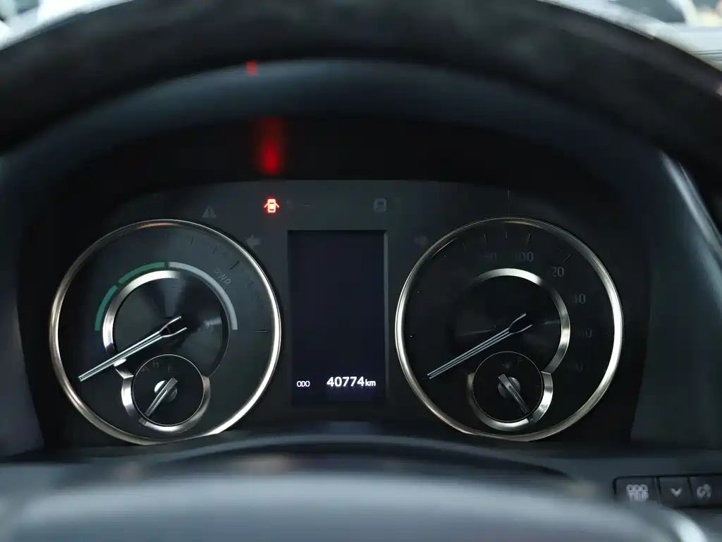 Vellfire Dual Engine 2.5 L HV Luxury