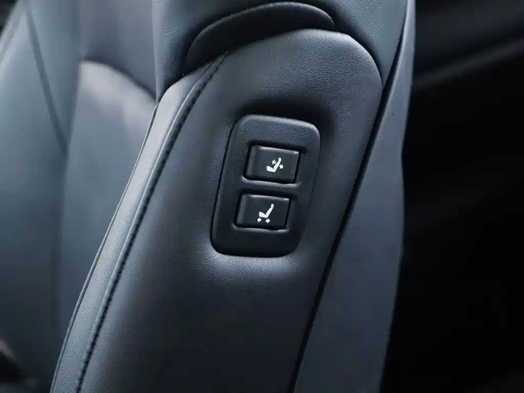 Vellfire Dual Engine 2.5 L HV Luxury