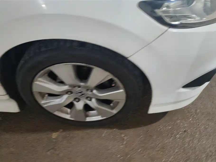 Jade 1.8 L Auto Comfort Elite 5-seat