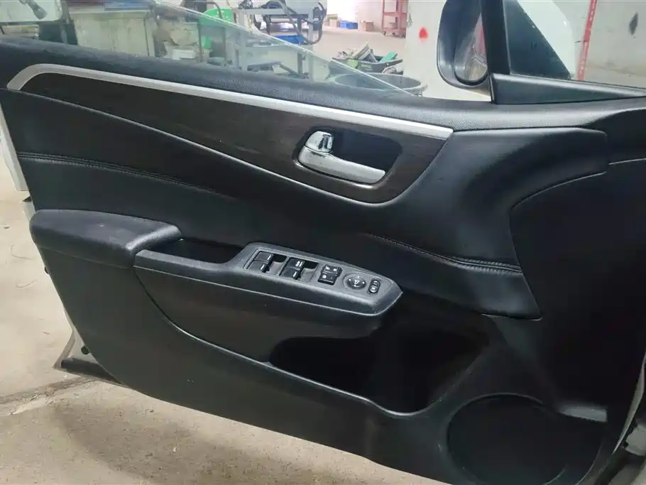 Jade 1.8 L Auto Comfort Elite 5-seat