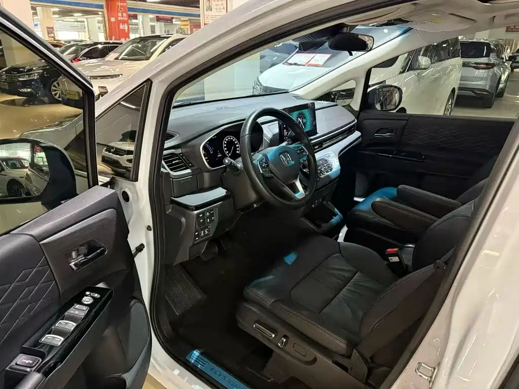 Elysion 2.0 L e:HEV Luxury