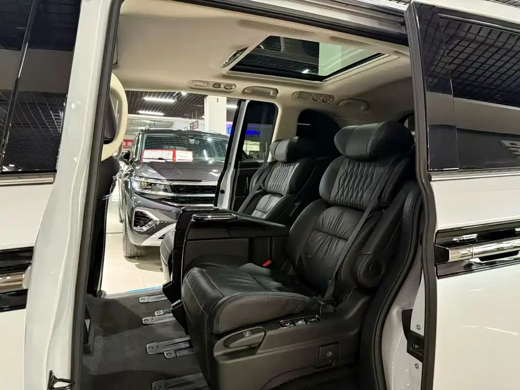 Elysion 2.0 L e:HEV Luxury