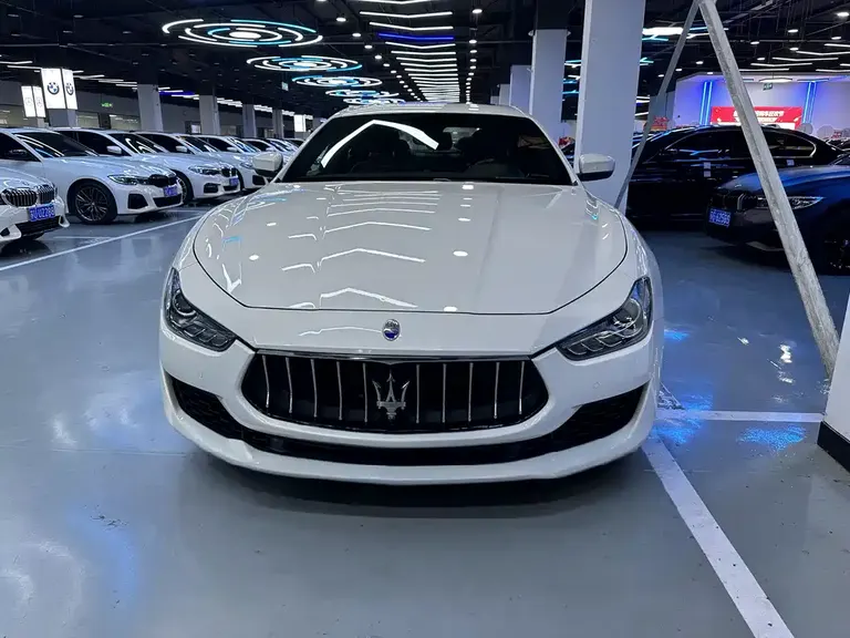 Maserati Ghibli 2.0 T Sharp Edge