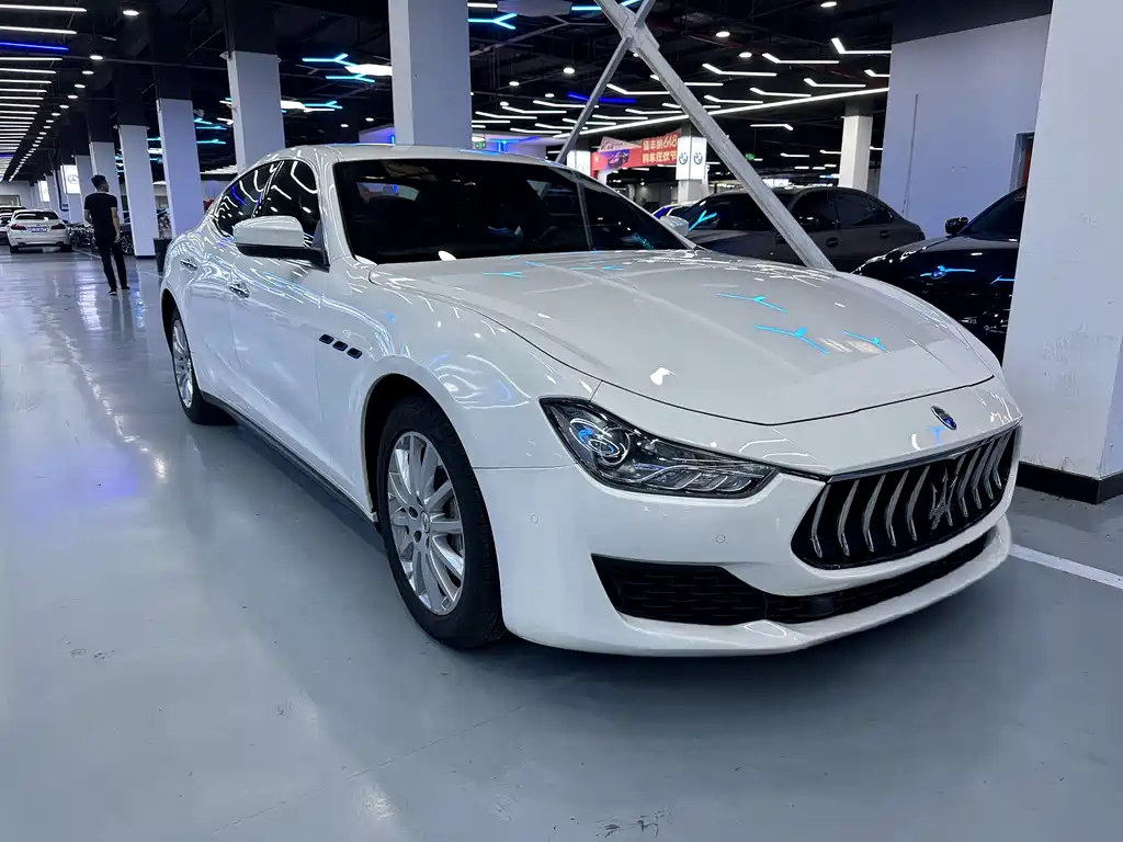 Ghibli 2.0 T Sharp Edge