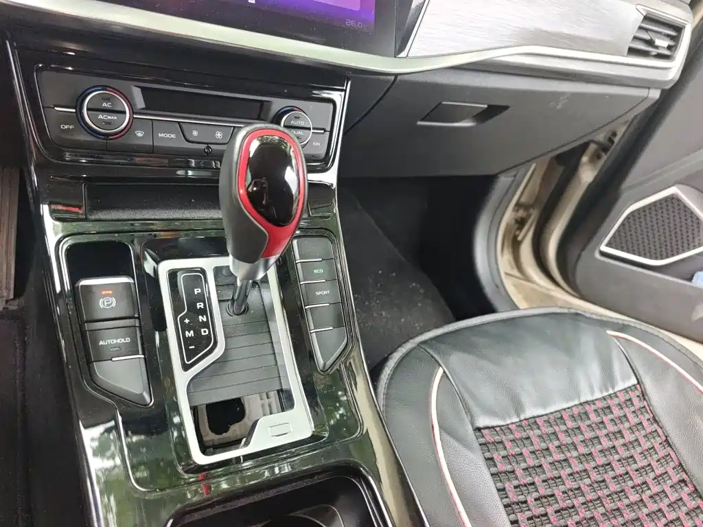 Emgrand GS 1.4 T CVT Elegant