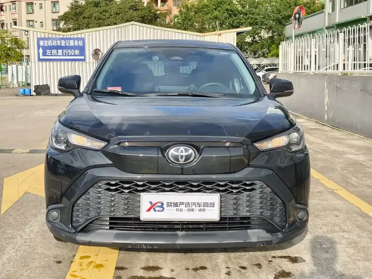 Toyota Frontlander 2.0 L CVT Leading