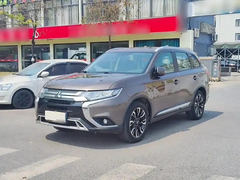 Mitsubishi Outlander 2.0 L 2 WD Smooth Enjoyment 7-seat CN-VI