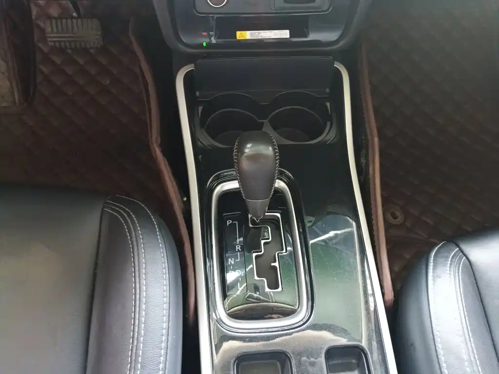 Outlander 2.0 L 2 WD Smooth Enjoyment 7-seat CN-VI