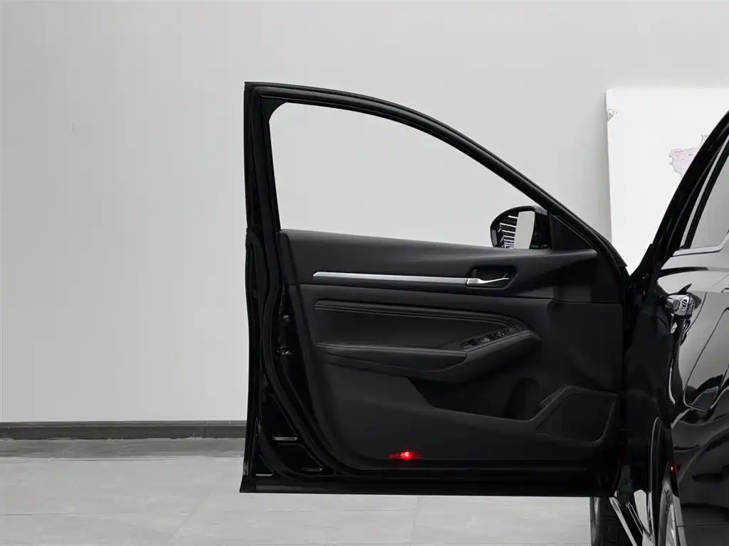 Teana 2.0 L XE Exclusive