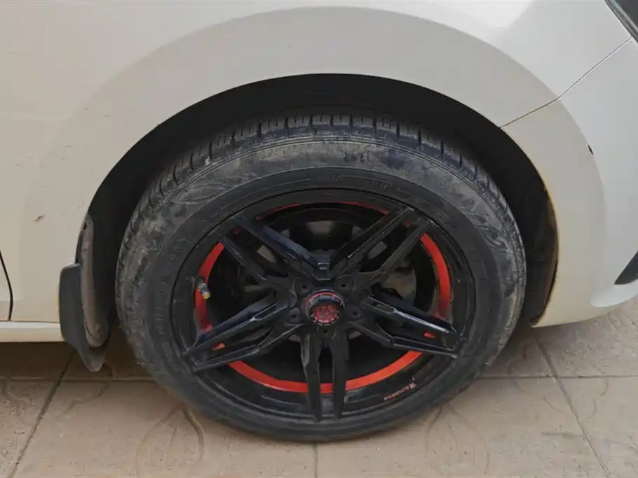 Santana 1.5 L Manual Style CN-VI
