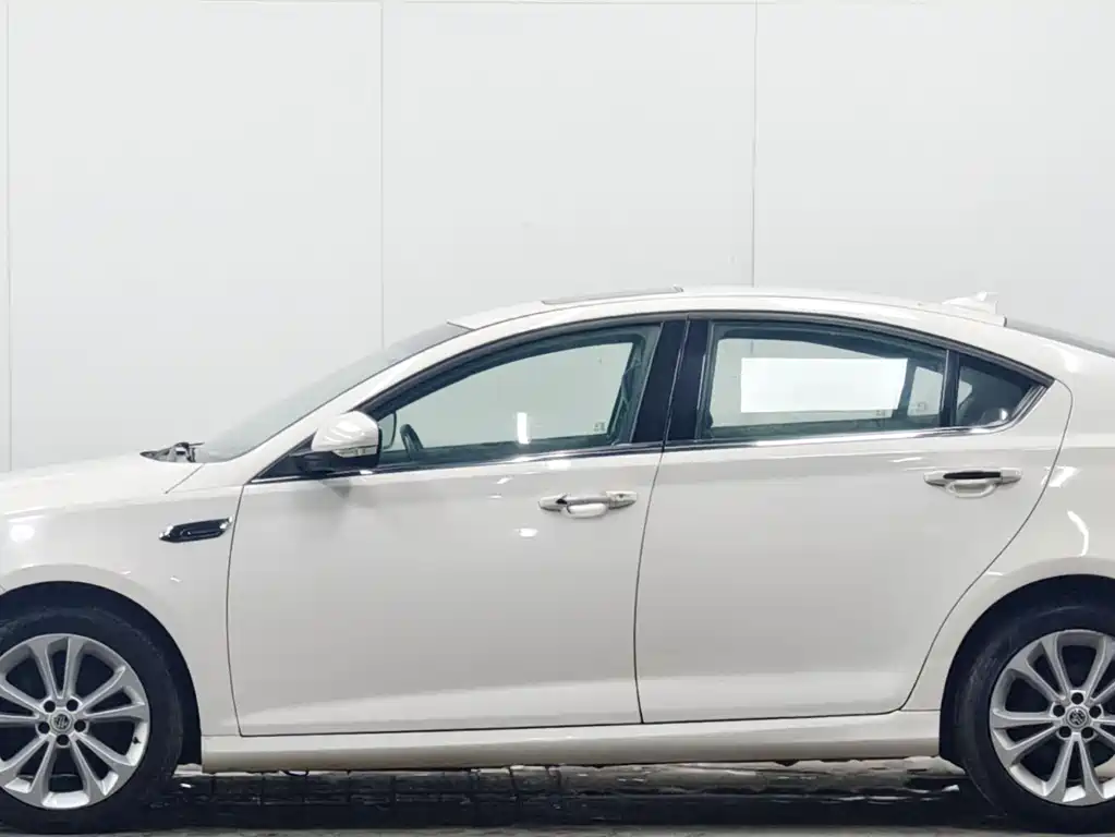 MG6 MG6 2015款 掀背 1.8 L 90周年赛道冠军版自动舒适型