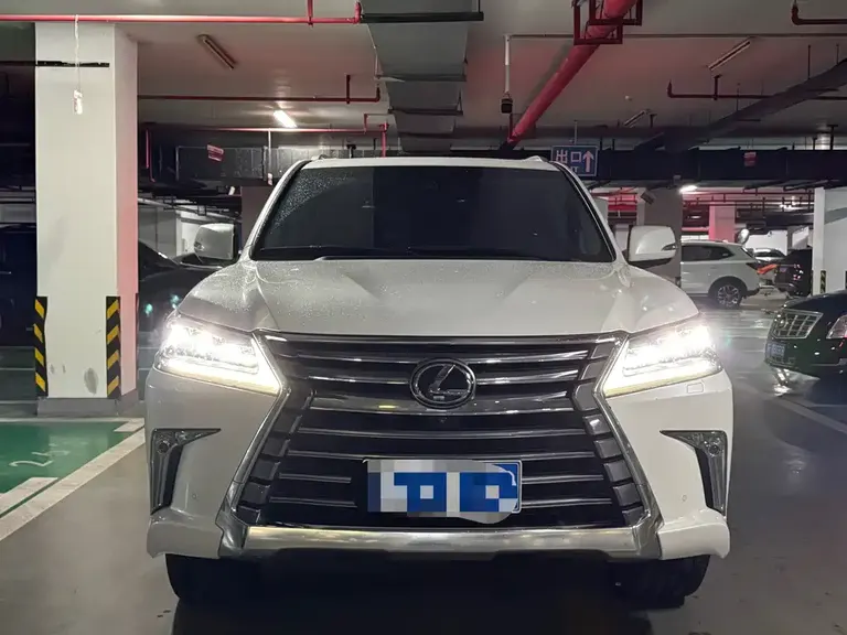 Lexus LX 570 Distinguished Luxury