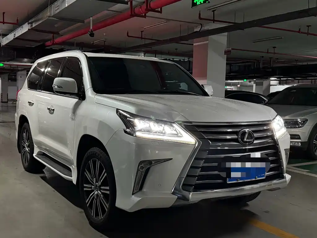 Lexus LX 570 Distinguished Luxury