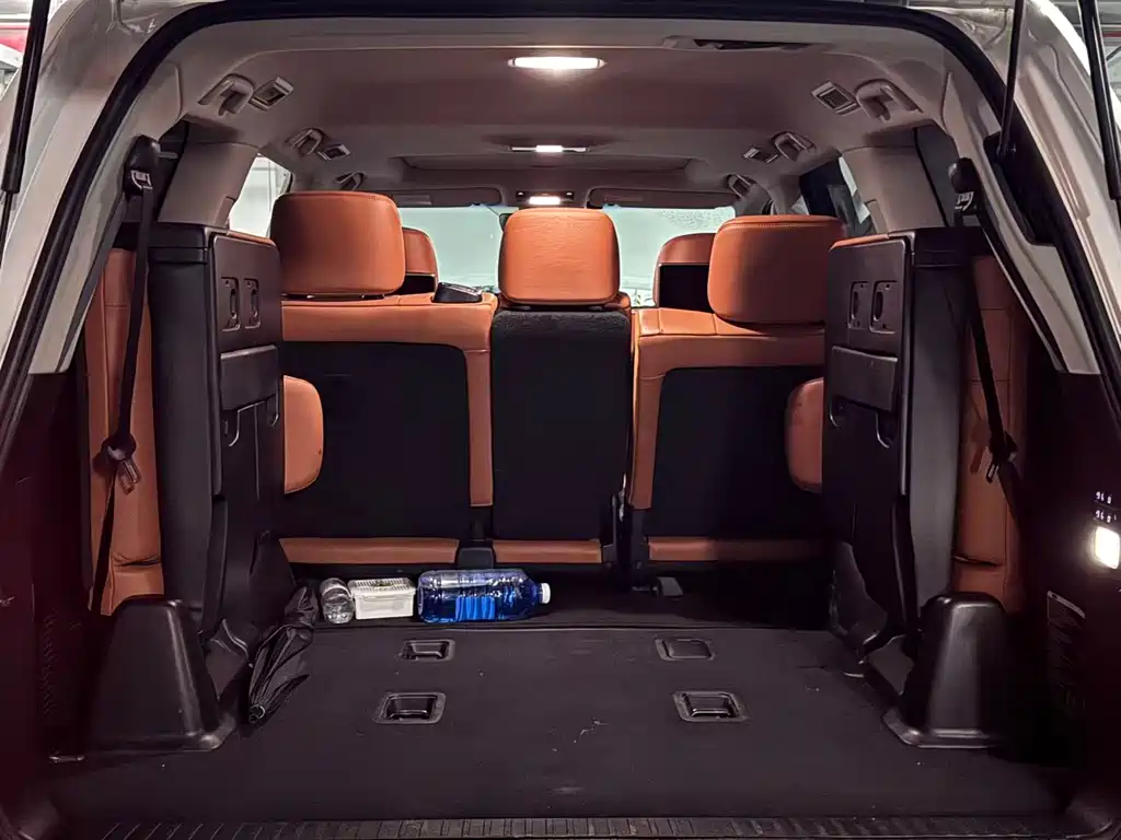 Lexus LX 570 Distinguished Luxury