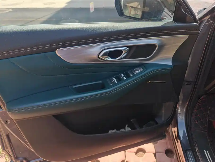 GAC Trumpchi GS8 Navigator Series 2.0 TGDI 2 WD Luxury Connected (7-seat)