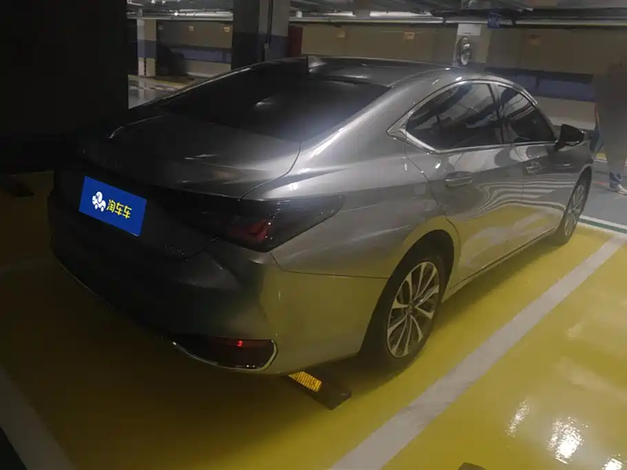 Lexus ES 200 Premium Enjoyment