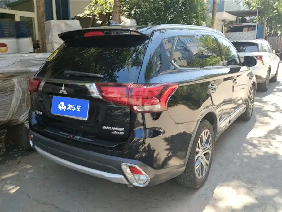 Outlander 2.0 L 2 WD Glory 5-seat