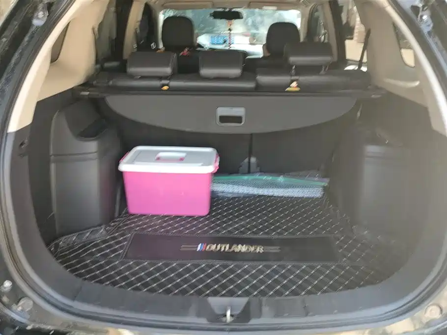 Outlander 2.0 L 2 WD Glory 5-seat