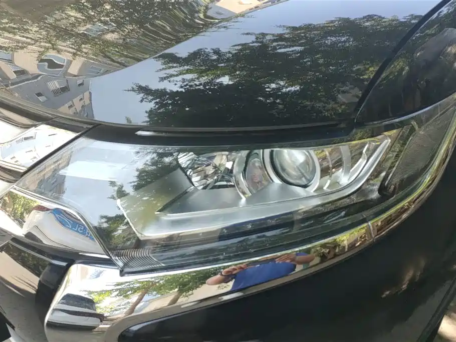 Outlander 2.0 L 2 WD Glory 5-seat