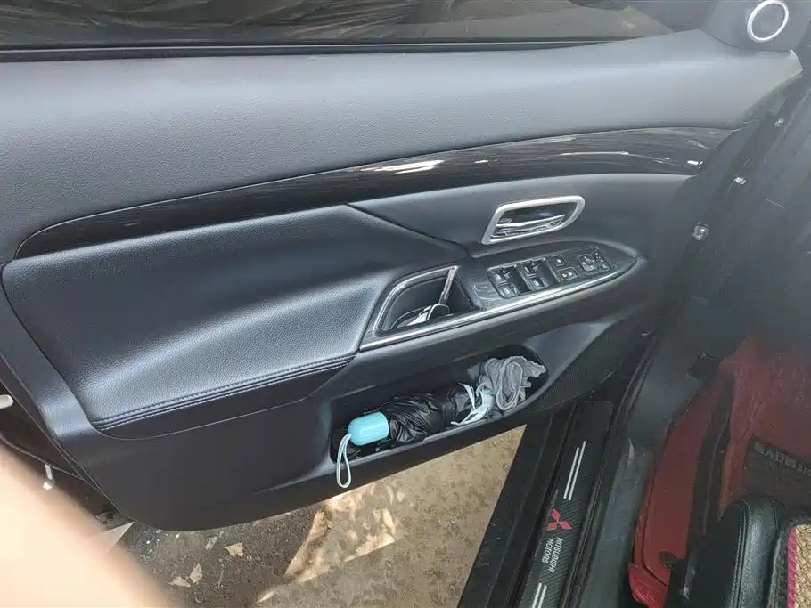 Outlander 2.0 L 2 WD Glory 5-seat