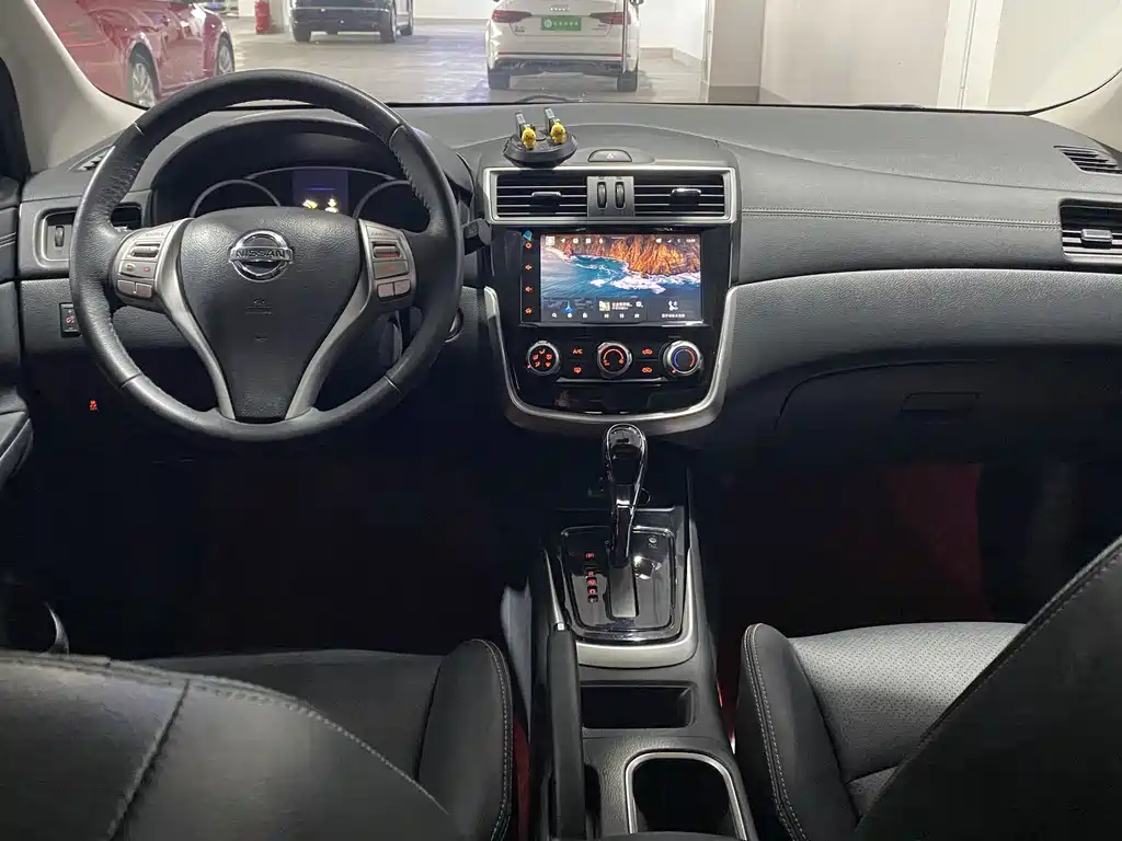 Tiida 1.6 L CVT Smart Travel