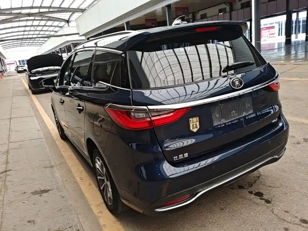 Song MAX 1.5 T Auto Connected Wise Comfort Sunroof 7-seat CN-VI