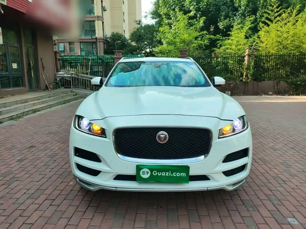 Jaguar F-PACE 2.0 T 4 WD Urban Premium