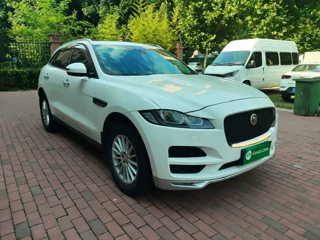 Jaguar F-PACE 2.0 T 4 WD Urban Premium