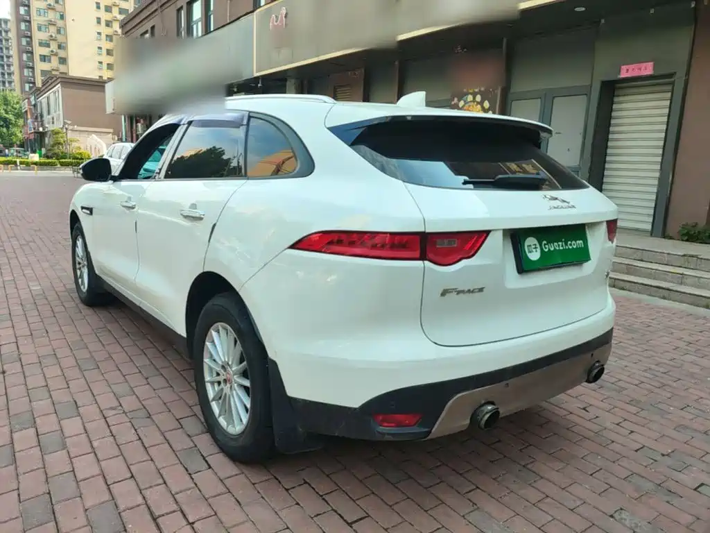 Jaguar F-PACE 2.0 T 4 WD Urban Premium