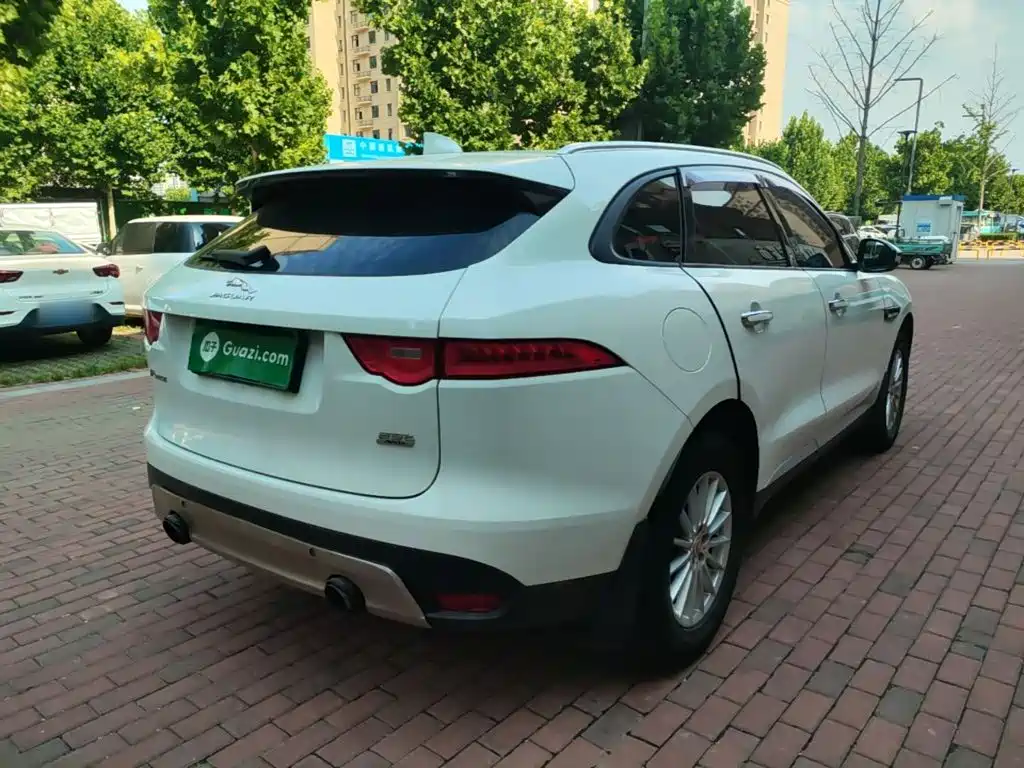 Jaguar F-PACE 2.0 T 4 WD Urban Premium