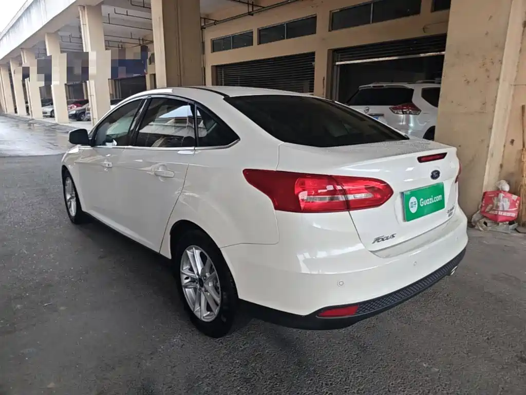 Focus Sedan EcoBoost 180 Auto Elite