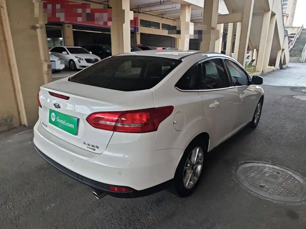 Focus Sedan EcoBoost 180 Auto Elite