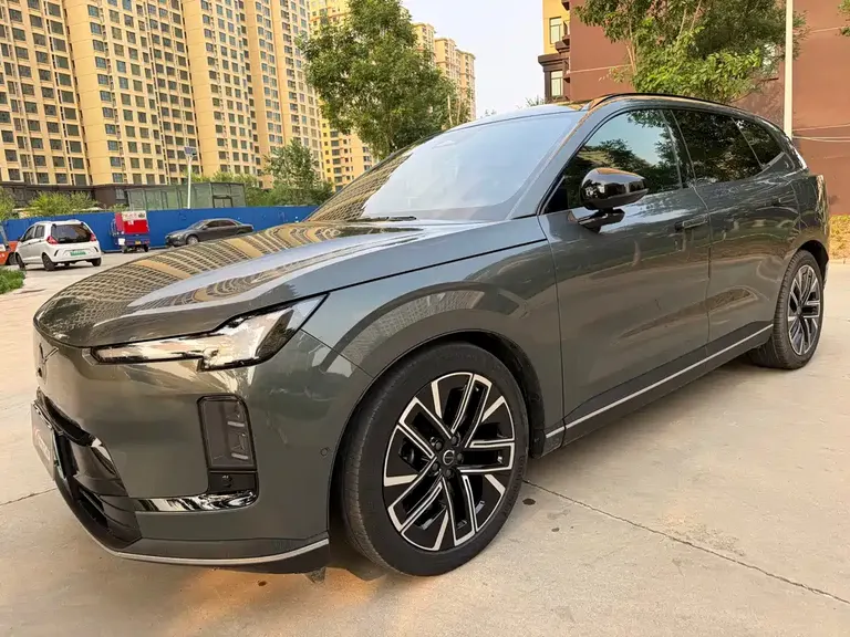 Volvo XC70 PHEV 沃尔沃XC70插电式混动 2026款 四驱超长续航Core