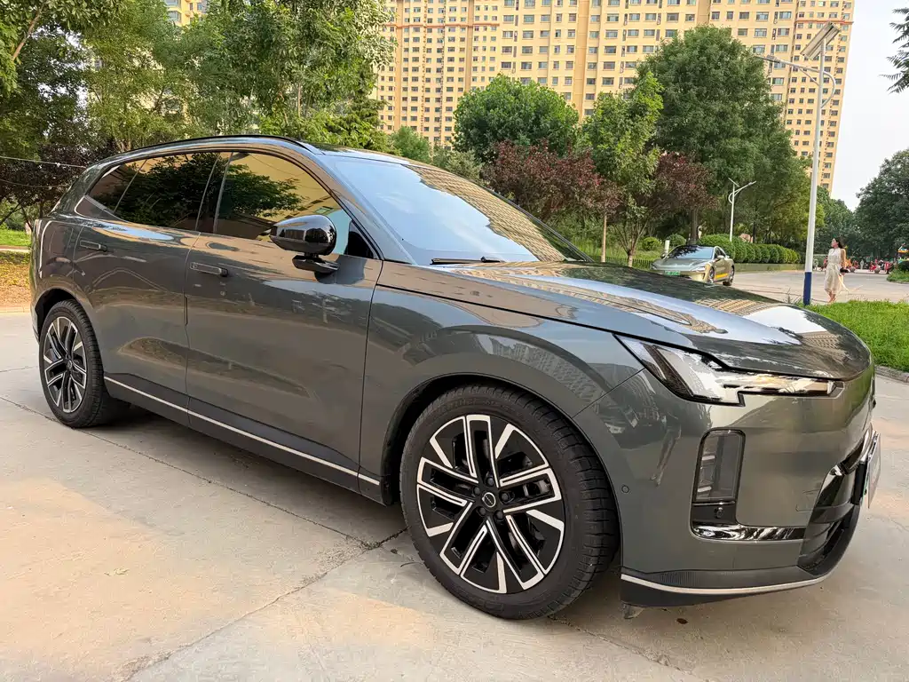 Volvo XC70 PHEV 沃尔沃XC70插电式混动 2026款 四驱超长续航Core